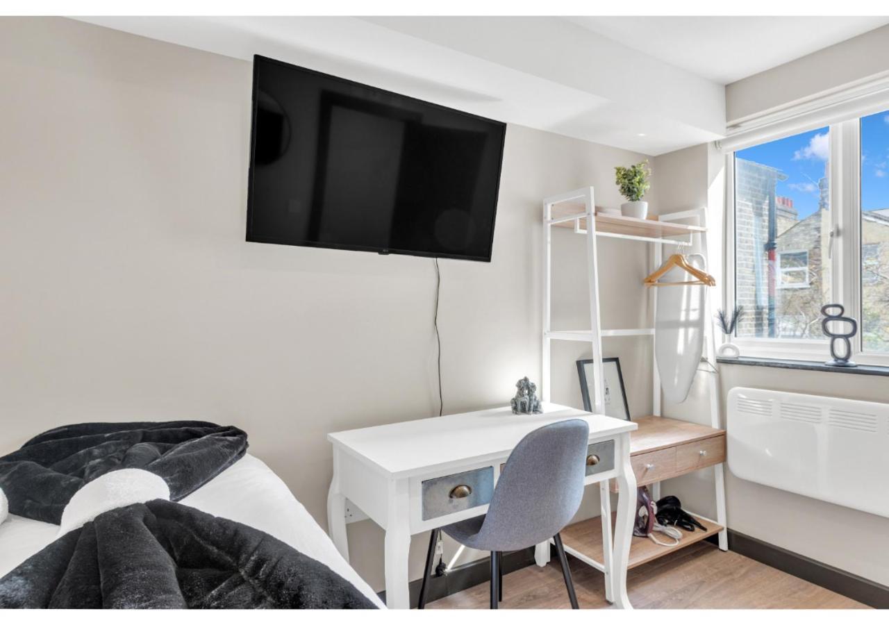 Stay & Explore: Convenient Studio - Prime Location Londen Buitenkant foto